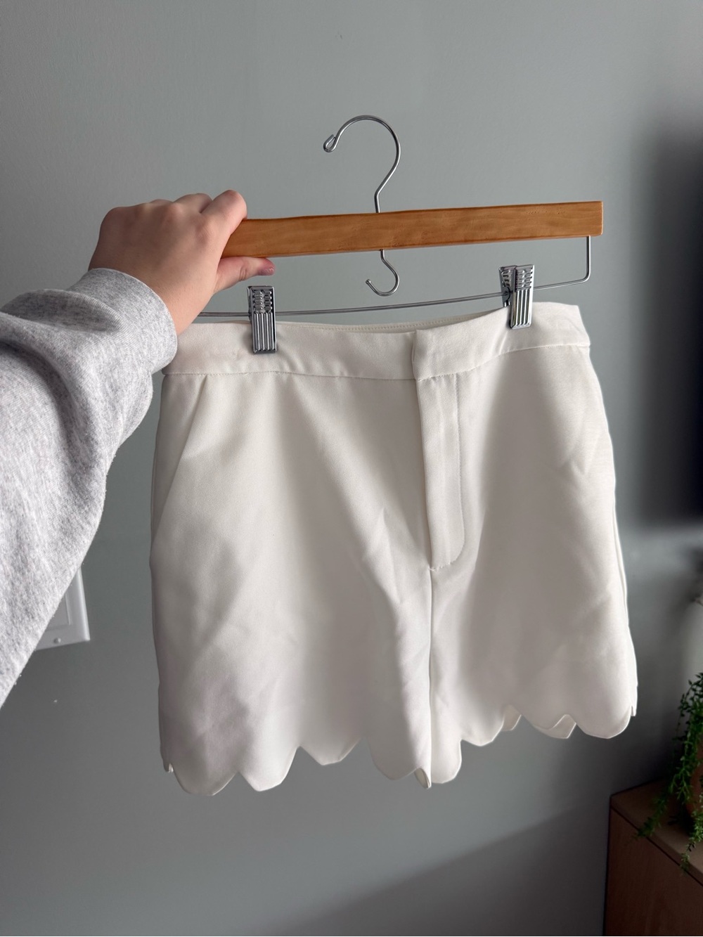Scallop Hem High-Rise Shorts in White